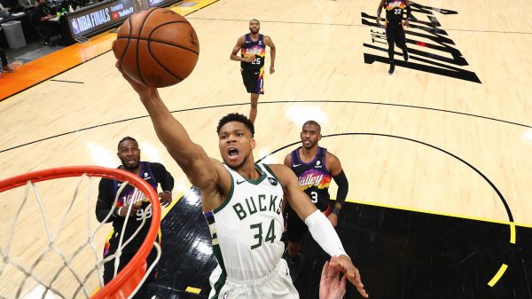 Finali Nba: Antetokounpo vuole azzannare i Suns in Gara-4