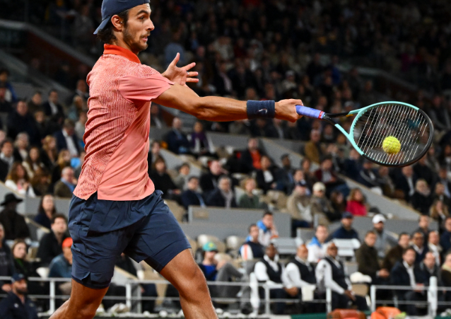 Cobolli sfiora l'impresa al Roland Garros, ma alla fine vince Rune
