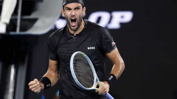 Berrettini trionfa contro Tsitsipas e va in finale a Gstaad