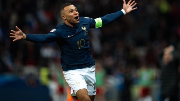 Mbappé Francia Petit