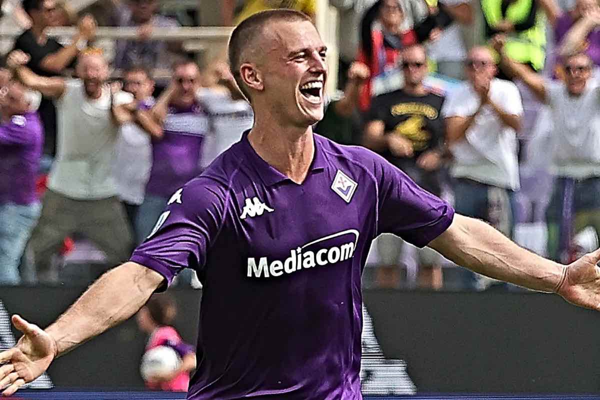 Gudmundsson fa impazzire il Franchi con una doppietta.