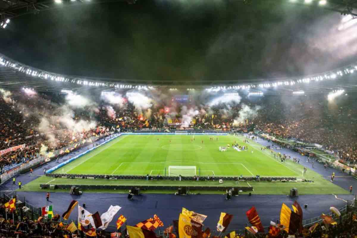 I tifosi contestano la Roma.