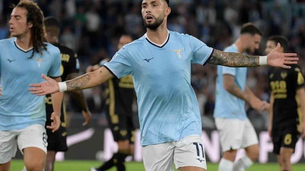 Castellanos torna ad allenarsi in gruppo.
