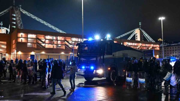 Genoa-Juventus si giocherà a porte chiuse.
