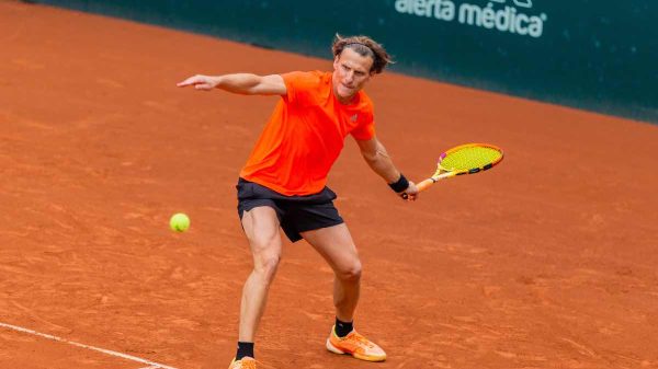 Clamoroso Forlan da calciatore professionista a tennista professionista