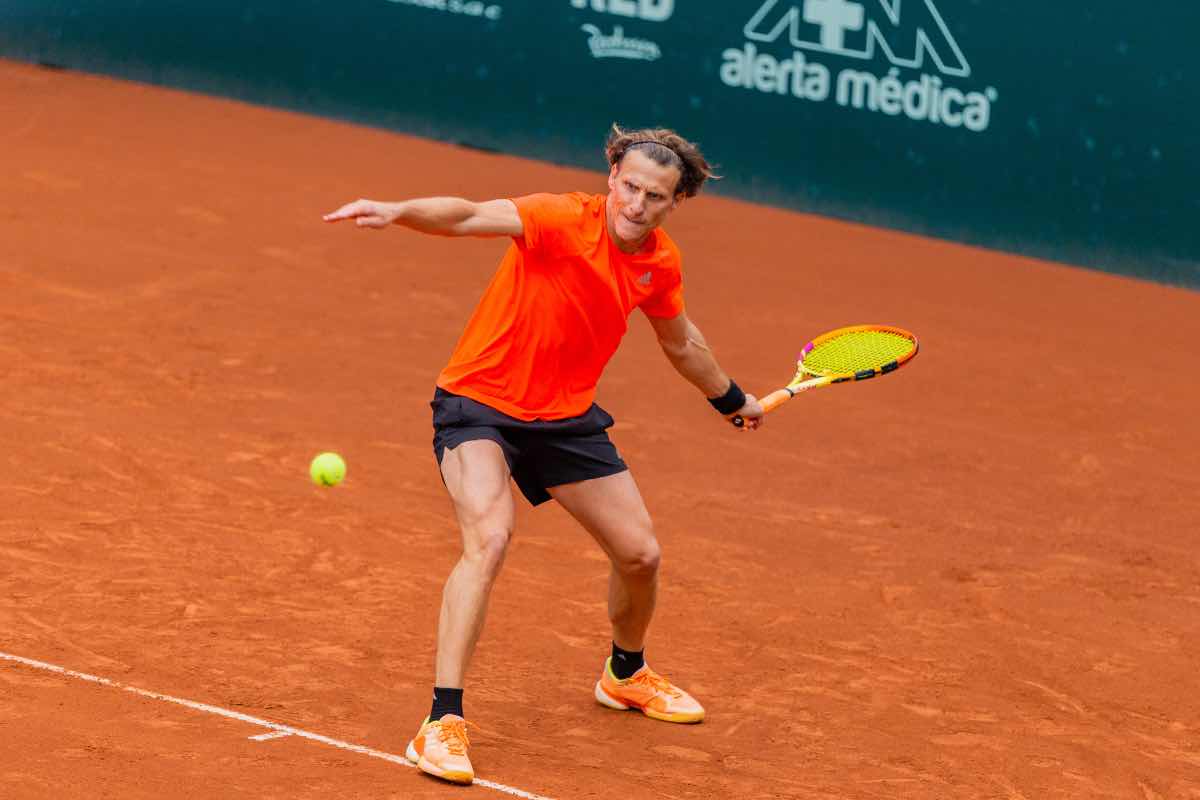 Clamoroso Forlan da calciatore professionista a tennista professionista
