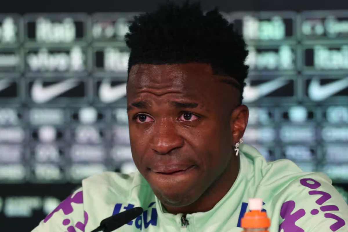 Sono state arrestate quattro persone per razzismo ai danni di Vinicius