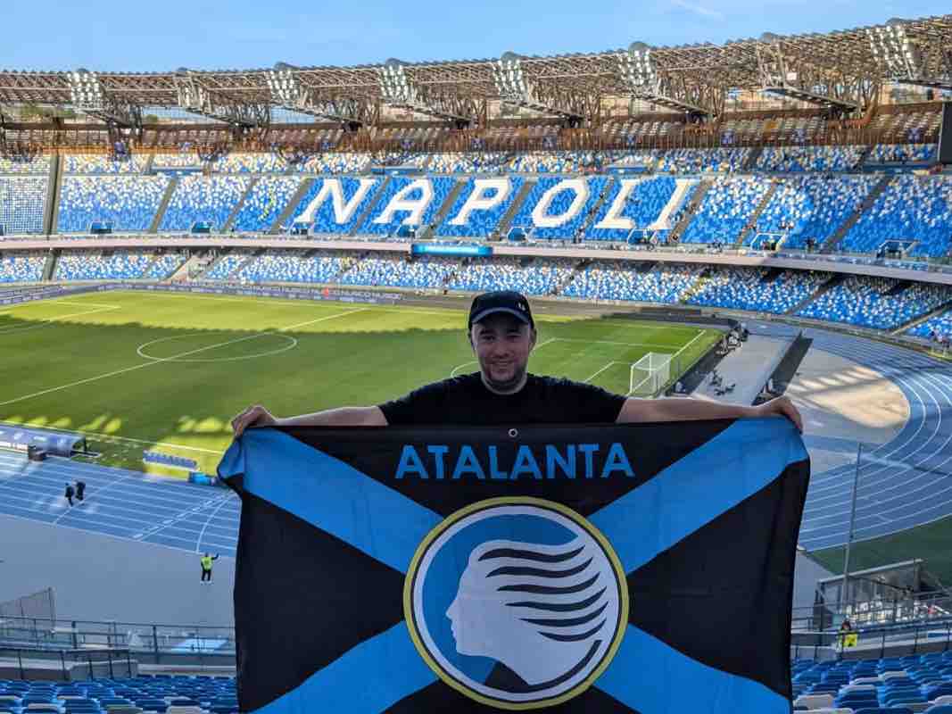 La storia di Steve Faughnan, il tifoso dell’Atalanta che gira in tutta Europa per supportarla