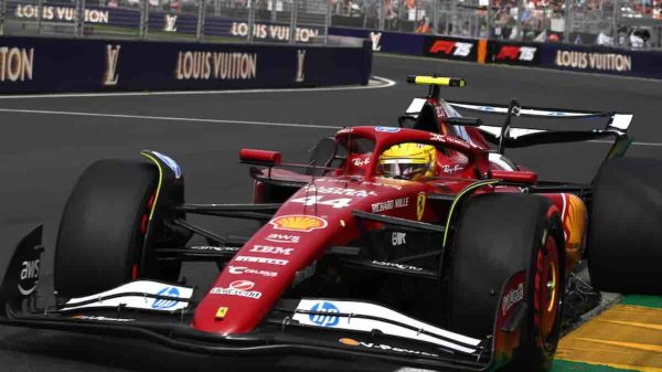 Pole nella Sprint Race del GP della Cina per Lewis Hamilton