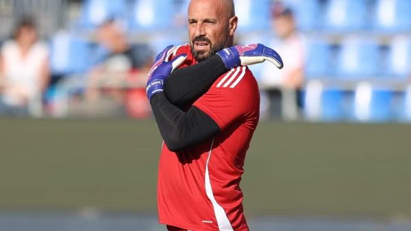 Pepe Reina si ritira dal calcio giocato e comincerà una nuova avventura da allenatore