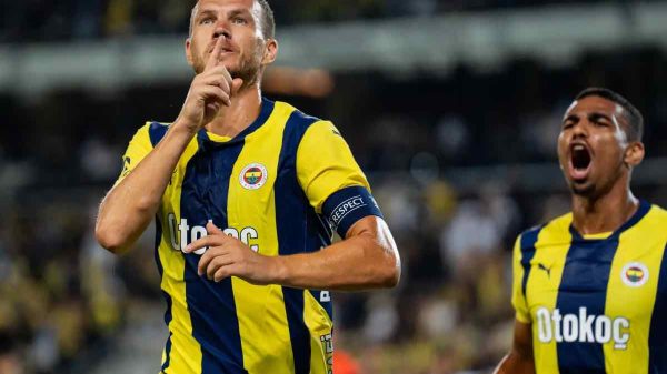 Dzeko, futuro diviso tra Bologna e Fiorentina