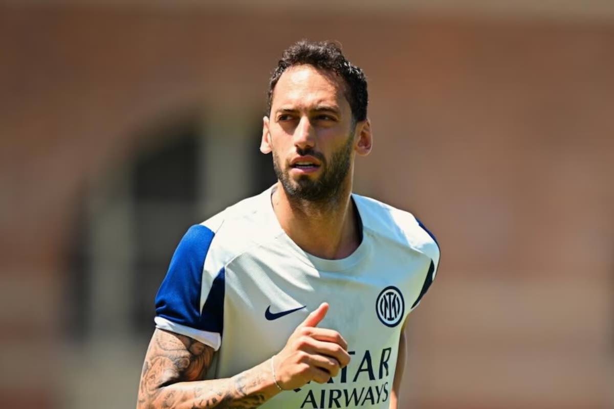 Inter, Calhanoglu e altri 3 non ce la fanno e tornano in Italia