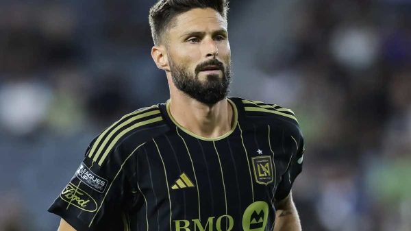 Dopo 13 anni Giroud tornerà a giocare in Ligue 1