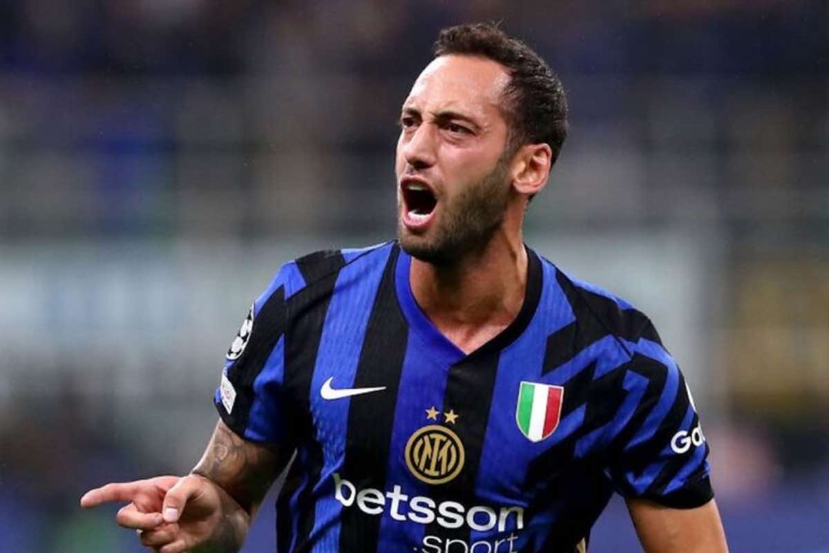 L’Inter fissa il prezzo per Calhanoglu: non parte per meno di 30 milioni