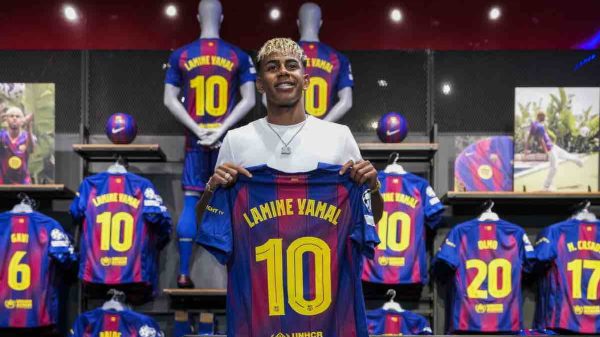 Lamine Yamal è il nuovo numero 10 del Barcellona