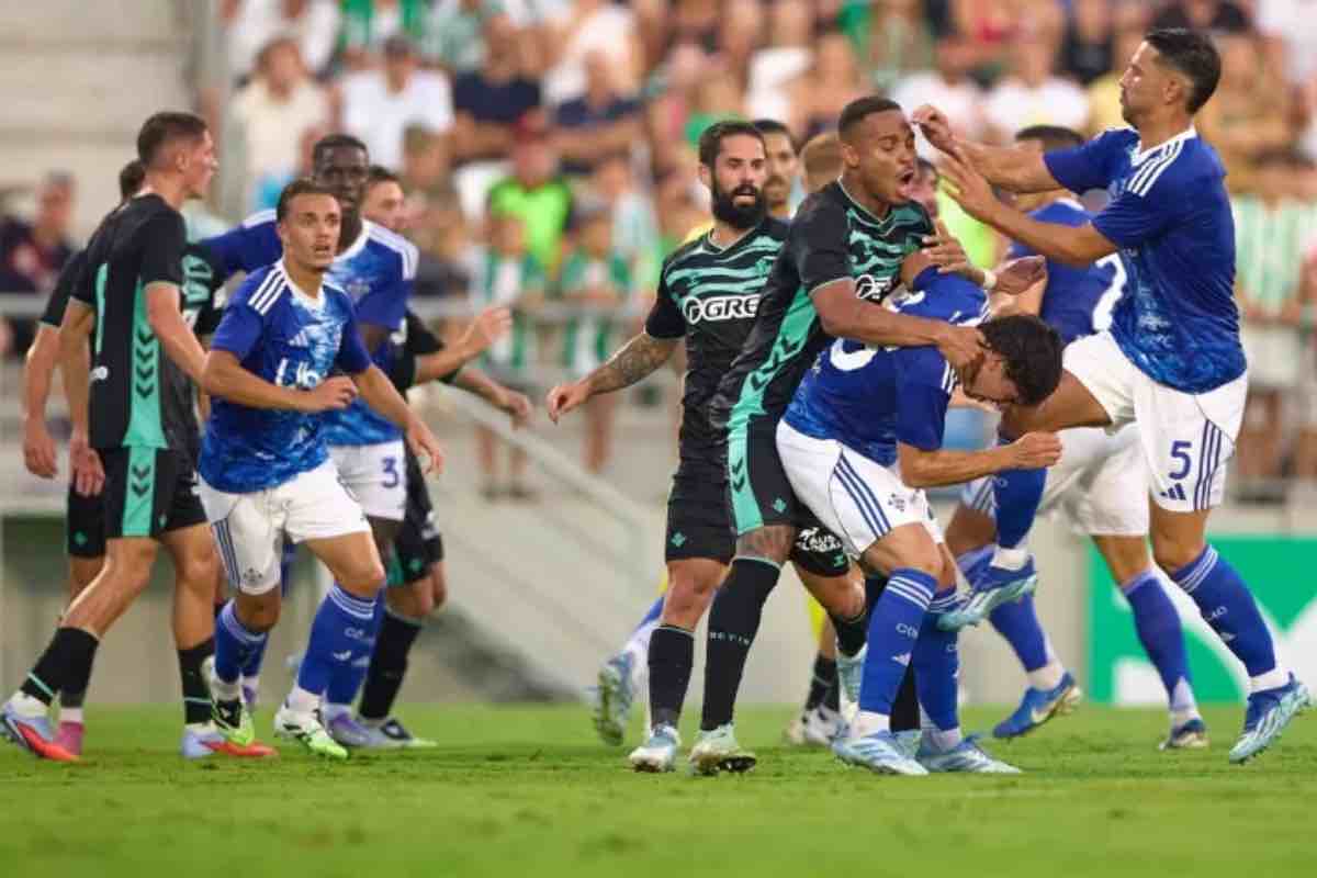 Betis-Como, rissa nell’amichevole tra Fornals e Perrone