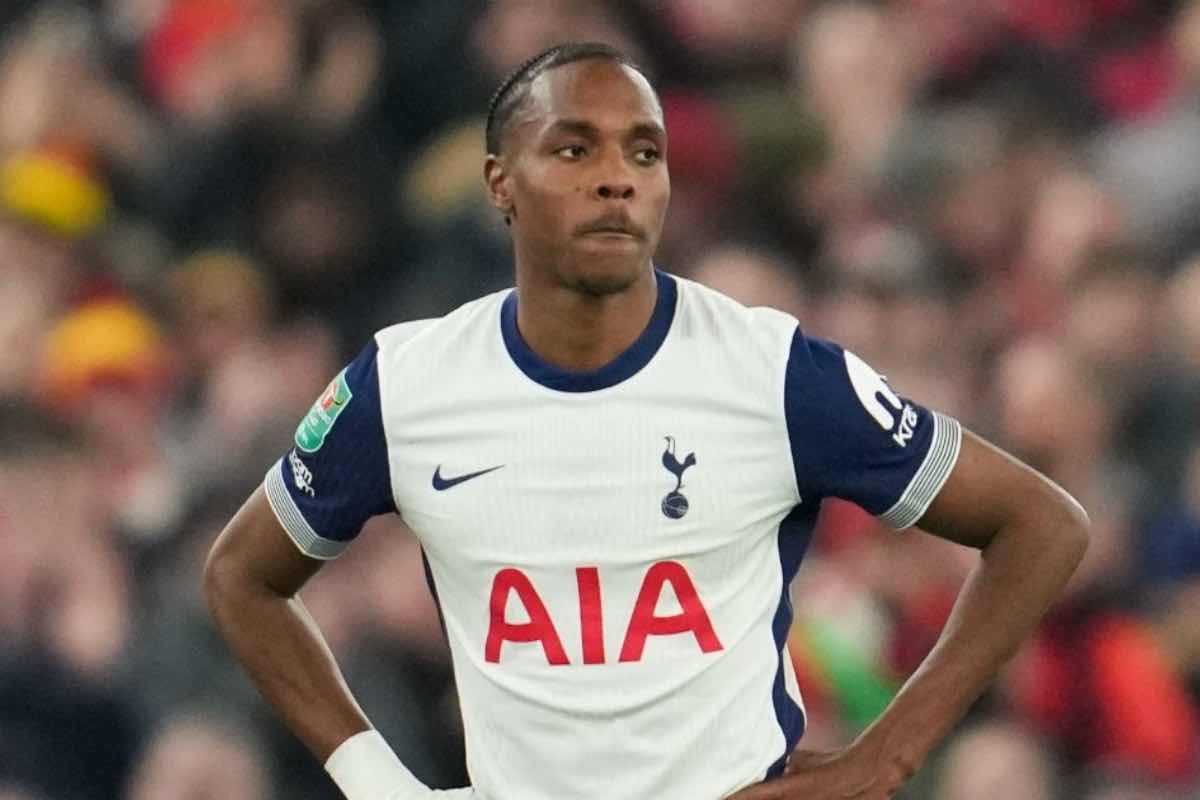 Il Tottenham difende Tel dagli insulti razzisti: “Vigliacchi”