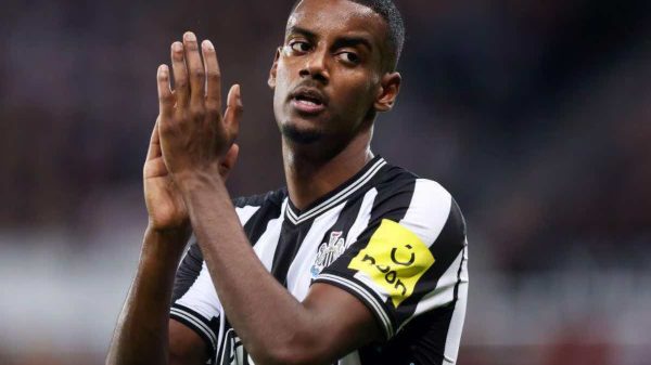 Continua il contrasto tra Isak e Newcastle: il club fa muro