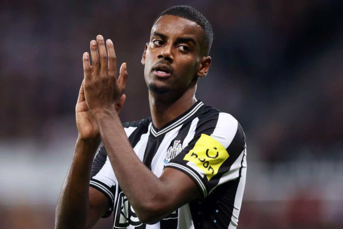 Continua il contrasto tra Isak e Newcastle: il club fa muro