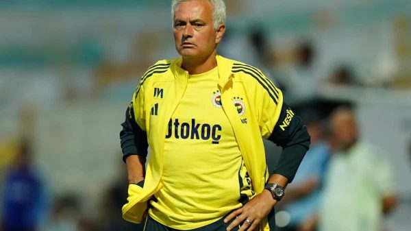 Il Fenerbahce non si qualifica in Champions ed esonera Mourinho