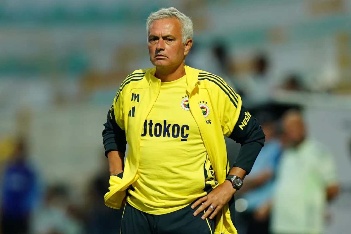 Il Fenerbahce non si qualifica in Champions ed esonera Mourinho