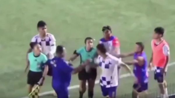 Clamoroso in Colombia: attimi di violenza tra giocatore e arbitra