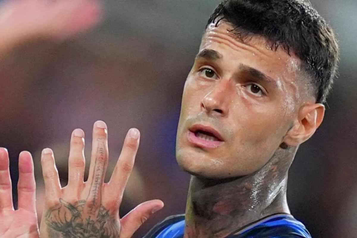 Gianluca Scamacca salta il ritiro con la nazionale a causa di un fastidio al ginocchio