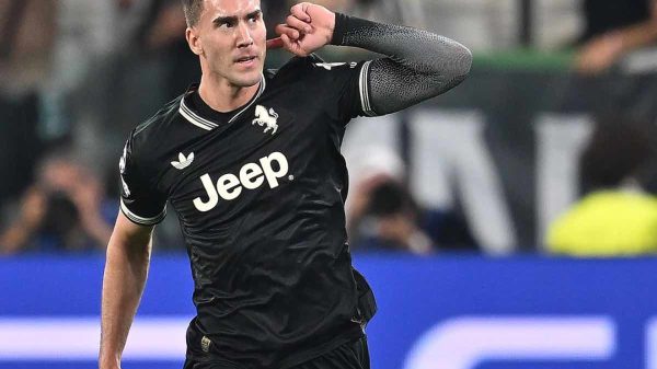 Vlahovic, la Juve non vuole perderlo a zero: può partire a gennaio