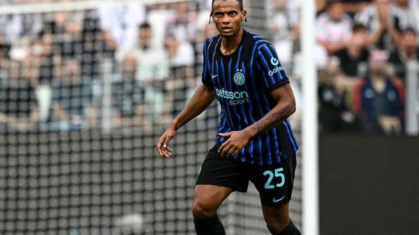 Super prova di Akanji contro la Roma: Barella e Bastoni apprezzano
