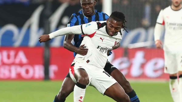 Milan, Leao rischia di saltare la Roma