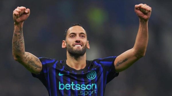 Inter a lavoro per rinnovare il contratto di Calhanoglu