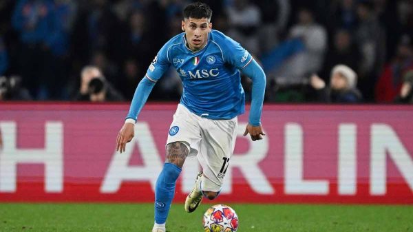 Napoli, Olivera a rischio per il Milan: si scalda Spinazzola
