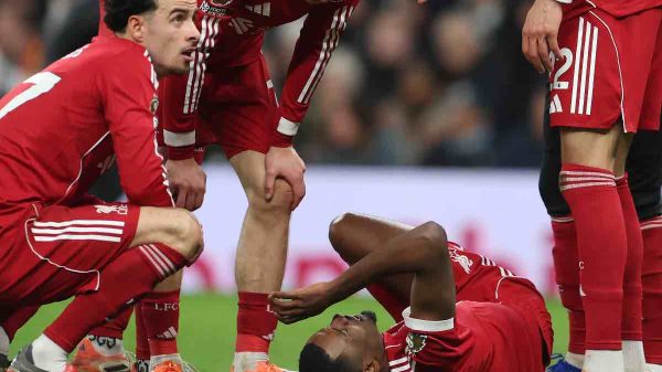 Liverpool, frattura al perone per Isak: sarà uno stop lunghissimo