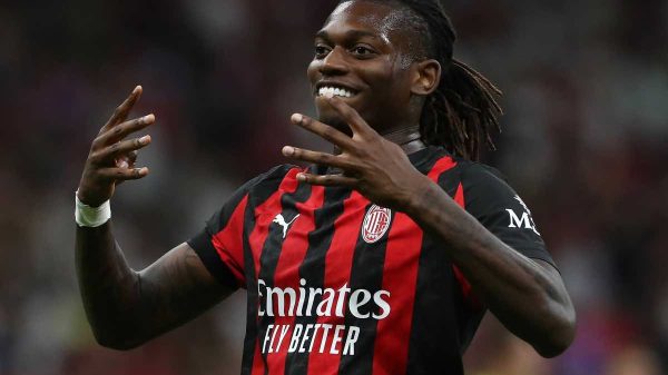 Milan, arrivano ottime notizie sul fronte Leao: torna contro il Verona