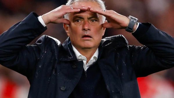Al Benfica viene annullato un gol, Mourinho non ci sta: “Abbiamo vinto”