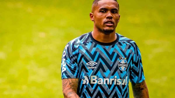 Douglas Costa potrebbe unirsi al Chievo