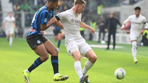 La posizione del Napoli e di De Laurentiis sugli arbitri