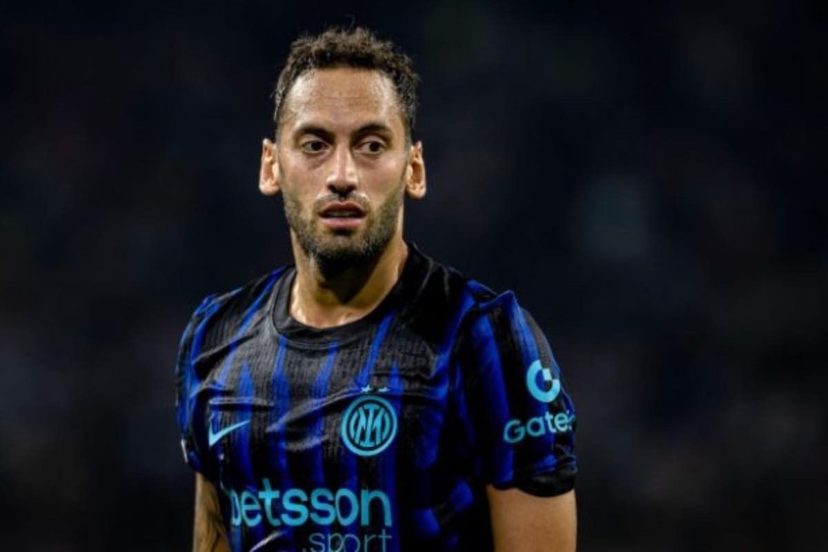 Calhanoglu, futuro incerto all’Inter: la situazione