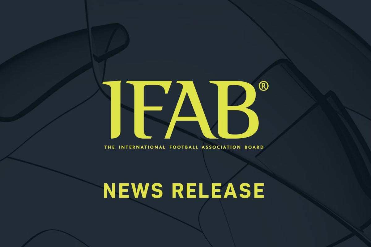 Dal VAR su espulsioni e calci d’angolo alle perdite di tempo: le nuove regole IFAB