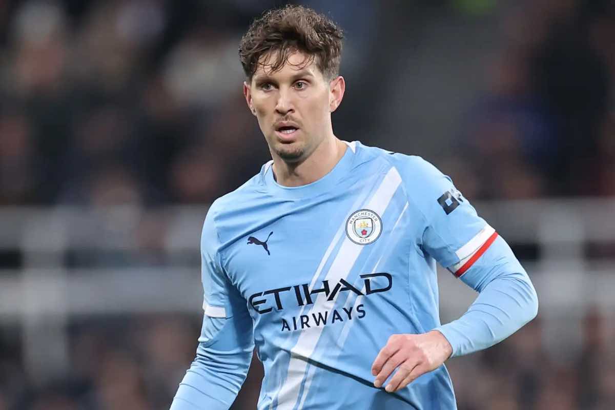 Juventus, blitz degli agenti di Stones: proposto il difensore
