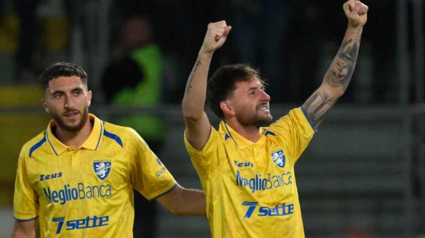 Il Frosinone torna in A. Le retrocesse, playoff, playout e gli altri verdetti della B