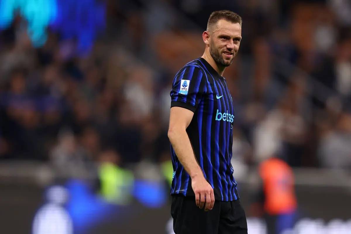 Contro ogni previsione de Vrij potrebbe rimanere ancora all’Inter