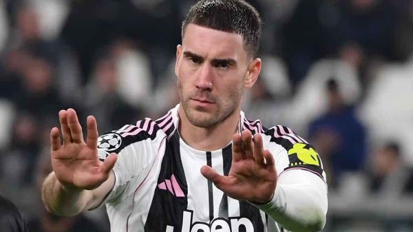 Vlahovic-Juve, con Carnevali cambia la musica: si parlerà di nuovo del rinnovo
