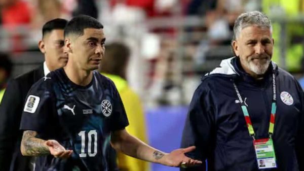 Mano davanti alla bocca: espulso Almirón in Turchia-Paraguay