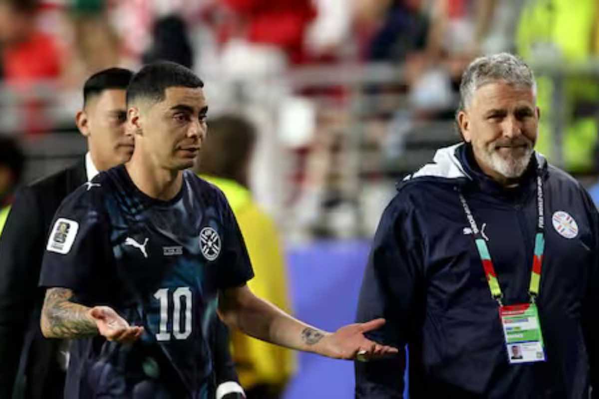 Mano davanti alla bocca: espulso Almirón in Turchia-Paraguay