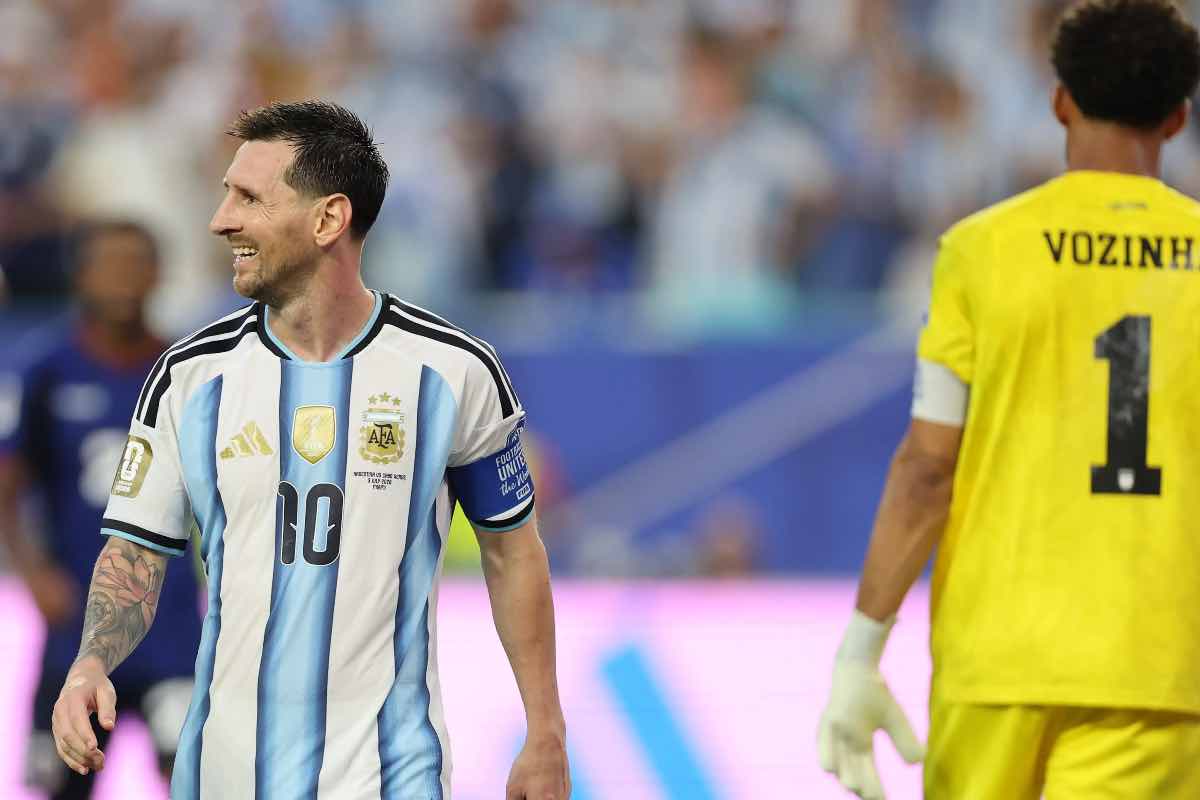 Messi macina record ai mondiali e porta l’Argentina agli ottavi