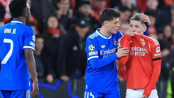 UEFA, niente più rosso a chi si copre la bocca