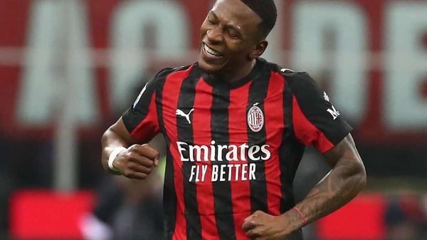 Il Milan blocca la trattativa con l’Aston Villa per Estupiñán