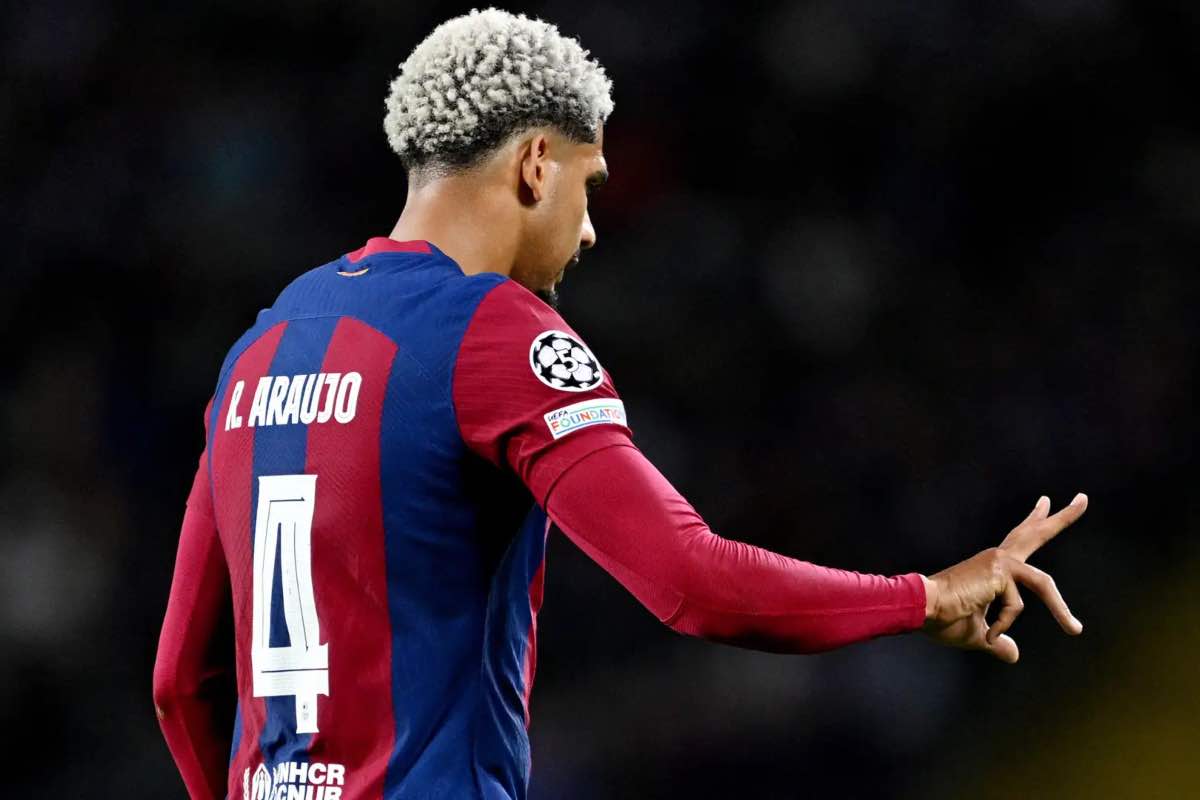 Liverpool, è fatta per Araujo: arriva in prestito dal Barcellona