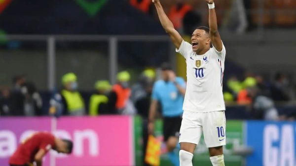 Infortunio meno grave del previsto per Mbappé